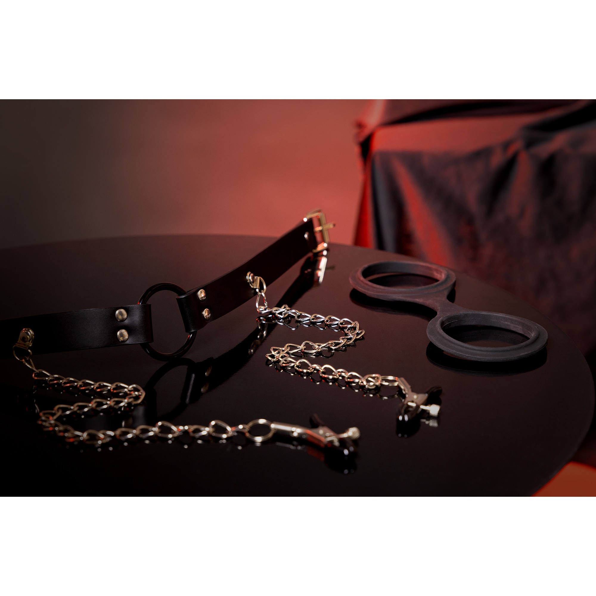 MORDAÇA COM ANEL E PINÇAS PARA OS MAMILOS PRETA OUCH! - Image 6