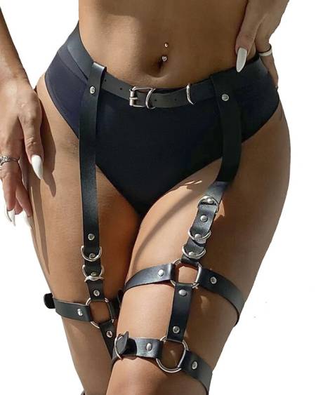Arnês SUBBLIME FETISH preto em forma de cinta-liga, com detalhes de argolas