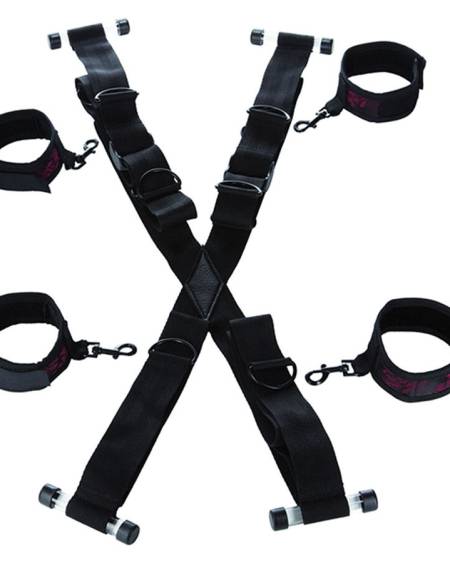 Cruz de bondage Scandal da CALEXOTICS com algemas vermelhas e pretas para colocar sobre a porta