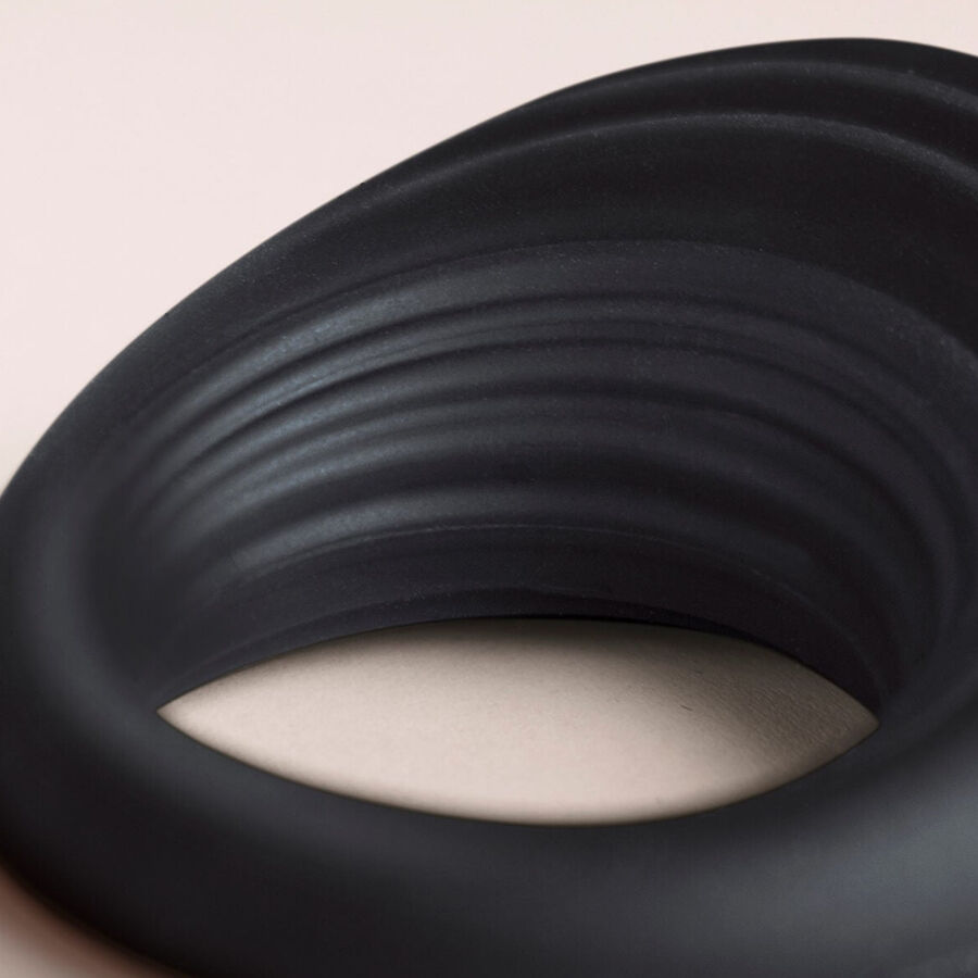 ROCKS- OFF - SPIRE ANILLO VIBRADOR PARA EL PENE NEGRO
