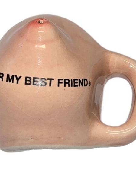 Copo de shot em cerâmica com busto feminino em relevo, inscrição FOR MY BEST FRIEND e base magnética
