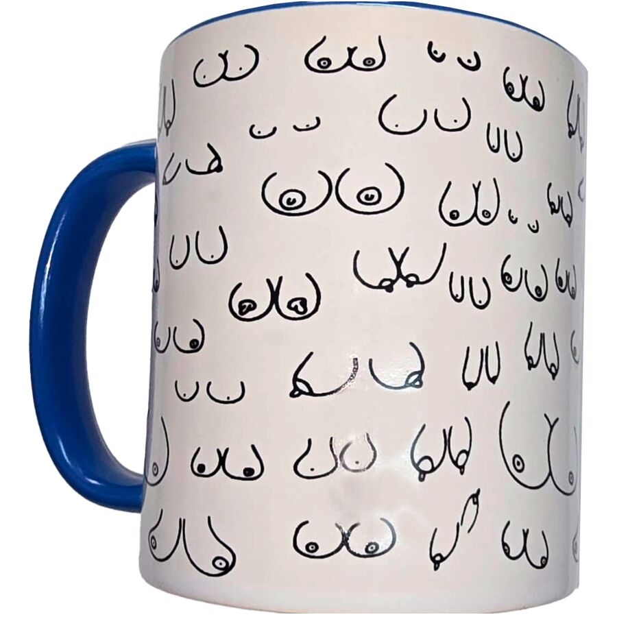 Caneca de cerâmica branca com desenhos de seios, interior e asa azuis, com capacidade de 370 ml
