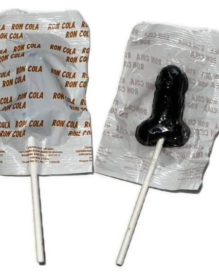 Chupa-chupa castanho-claro em forma de pénis, sabor a rum-cola e 10% de álcool